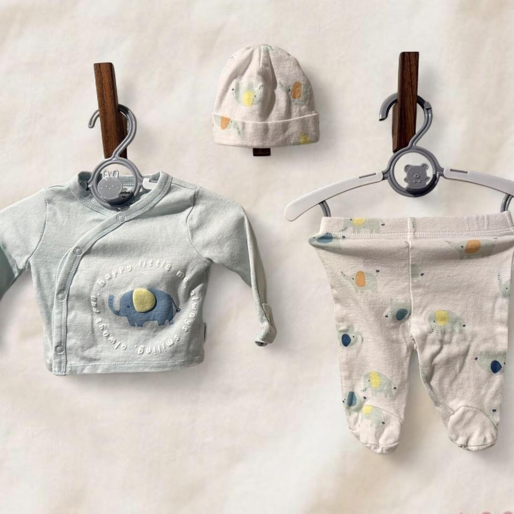 Baby set with elephant graphic NB
Untreated stain